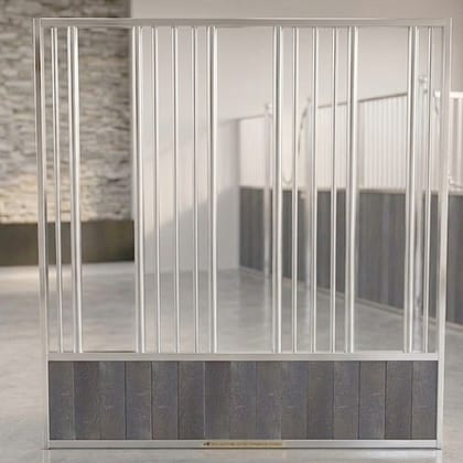 Paardenbox voerwand